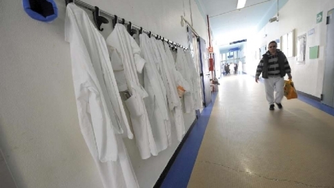 Firenze, bimbo in ospedale perché denutrito: indagati i genitori vegani