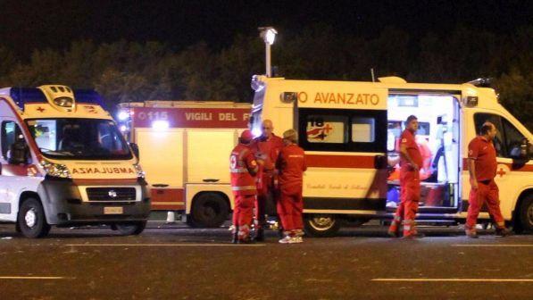 Bari, auto pirata travolge braccianti afghani mentre rientrano a casa: un morto e due feriti