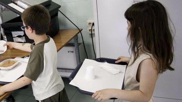 Manovra, ok alle mense bio certificate a scuola: stanziati 44 milioni di euro