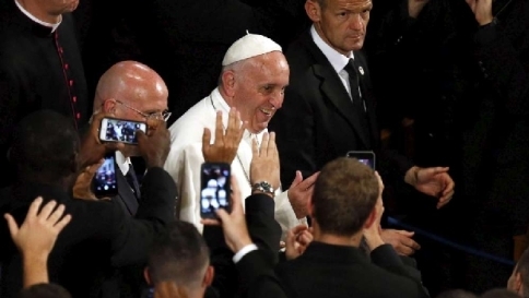 Il Papa: "La croce non sia una bandiera"
