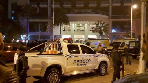 Egitto, in due assaltano resort a Hurghada: feriti tre turisti, ucciso uno degli jihadisti