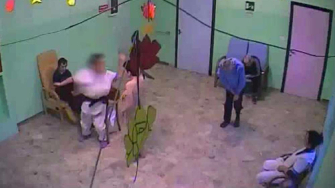 Anziani e disabili maltrattati in una casa di cura nel Vercellese: 18 persone arrestate