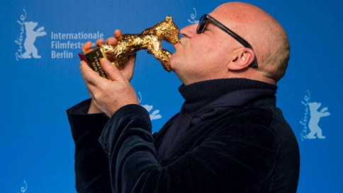Berlino, Orso d'oro a Gianfranco Rosi per il film sui migranti che muoiono in mare