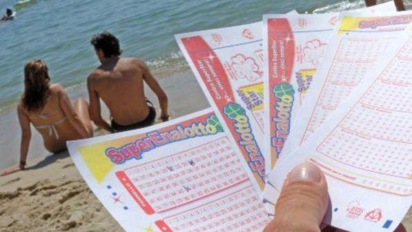 Superenalotto, i numeri: 28 - 29 - 36 - 54 - 55 - 68