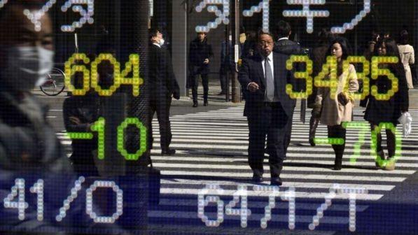 Borsa Tokyo, negativa dopo tonfo Wall Street: Nikkei chiude -2,3%