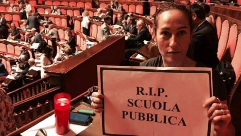 Buona Scuola, il governo ottiene la fiducia in Senato: protesta delle opposizioni