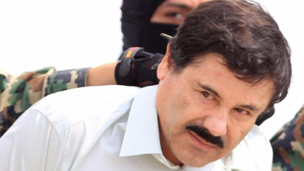 Alessandra Ambrosio nella stanza di El Chapo: in hotel il poster della supertop