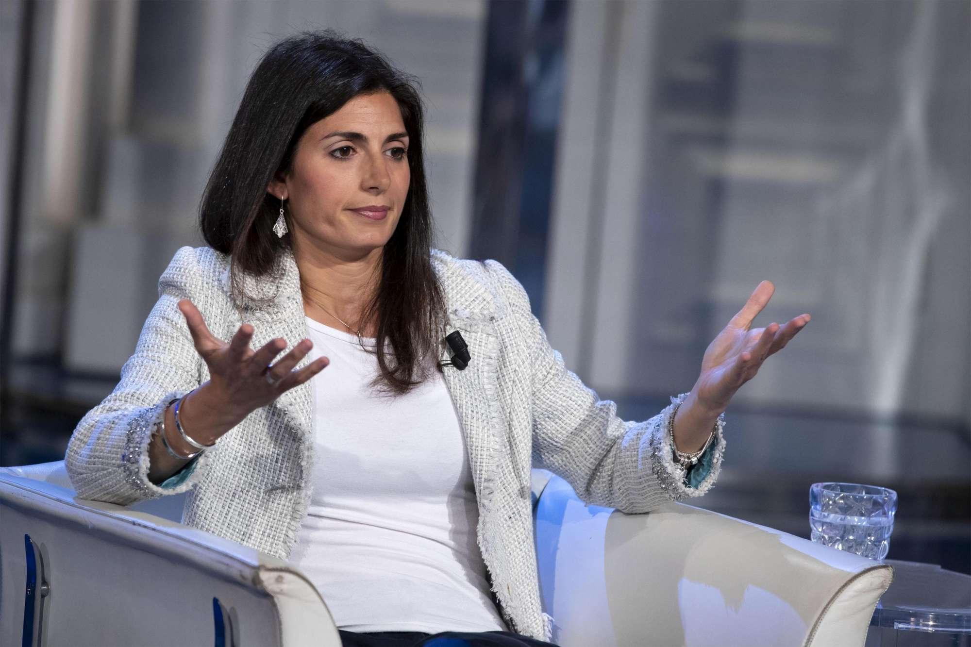 Via Almirante a Roma, la Raggi blocca tutto: no strade a fascisti