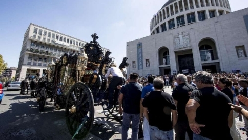 Funerali Casamonica, per il boss usata la stessa carrozza delle esequie di Totò