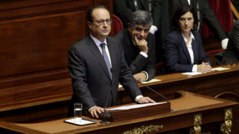 Hollande: "La Francia è in stato di guerra" Agli alleati Ue: "Si dia il via alla solidarietà"