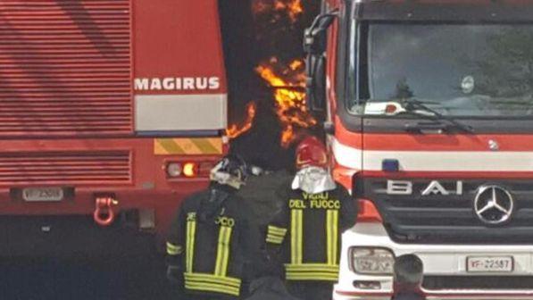 Fiamme in supermercato a Roma: rogo divampato dopo un furto