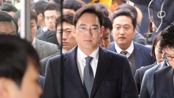 Seul: Corte dà ok all'arresto di Lee, vicepresidente Samsung