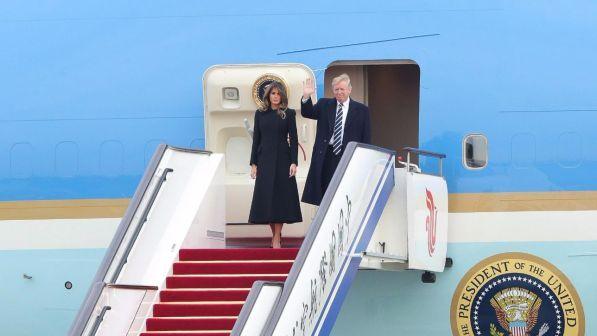 Donald Trump lascia la Cina: diretto in Vietnam per vertice Apec