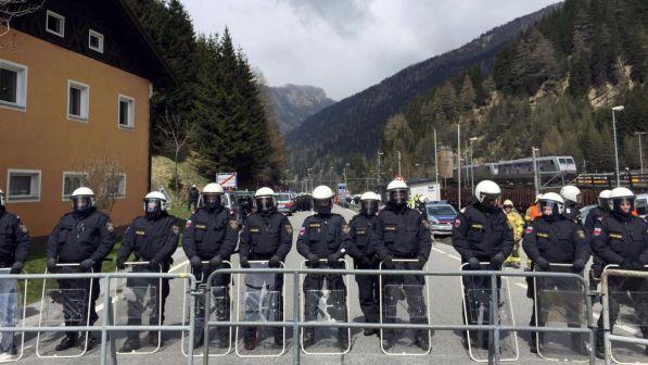 Migranti, Vienna annuncia controlli su treni merci al Brennero
