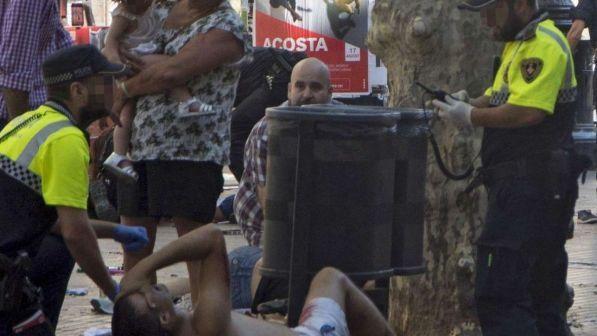 Bergamo, un obelisco commemora i terroristi dell'attentato a Barcellona: è polemica