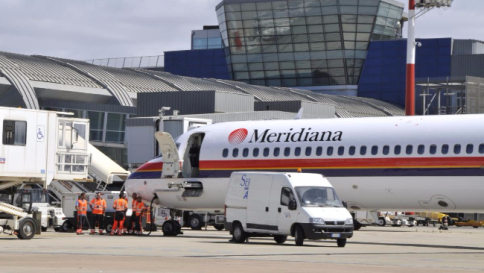 Aereo perde ruota e fa atterraggio di emergenza: sfiorata strage a Catania