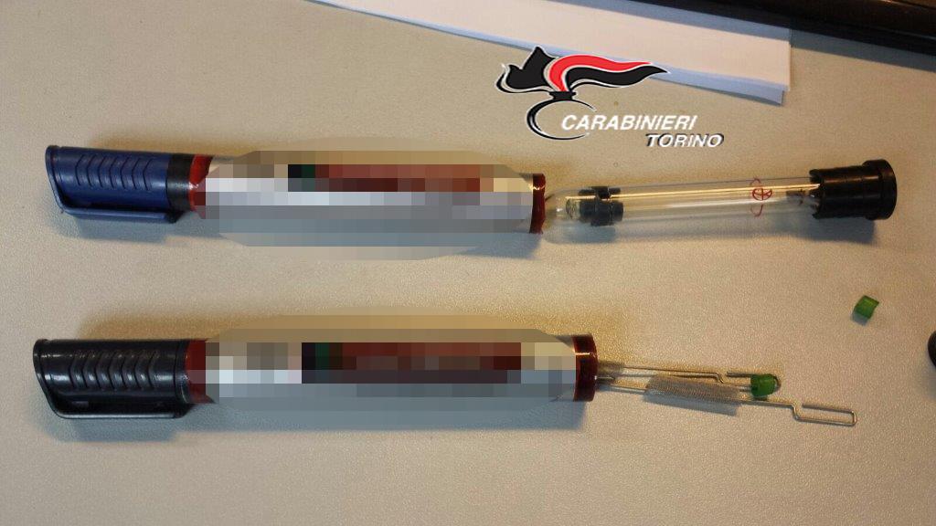 Torino, sigarette elettroniche con hashish e marijuana a scuola: arresti