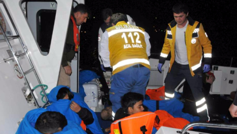 Migranti, nuova tragedia nel mar Egeo: 5 morti tra cui un bambino di 3 mesi