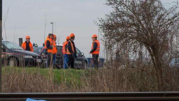 Lodi, auto investita da treno a un passaggio a livello: un morto
