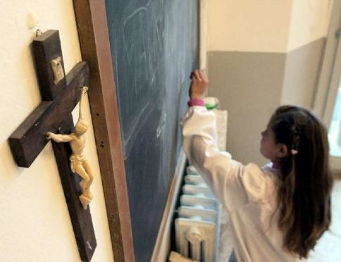Bologna, niente benedizioni a scuola: il Tar annulla l'ok del Consiglio