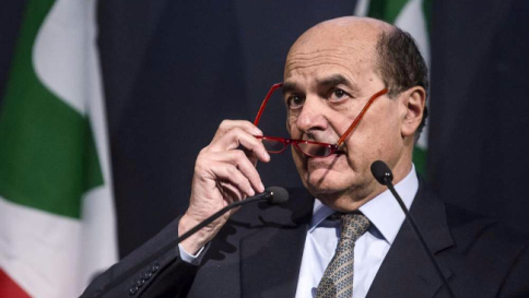 Bersani: "Renzi cambi l'Italicum"