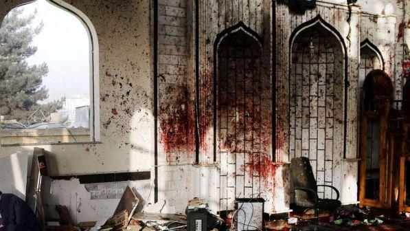 Attentato in Libia, colpita la moschea di Bengasi: morti e feriti
