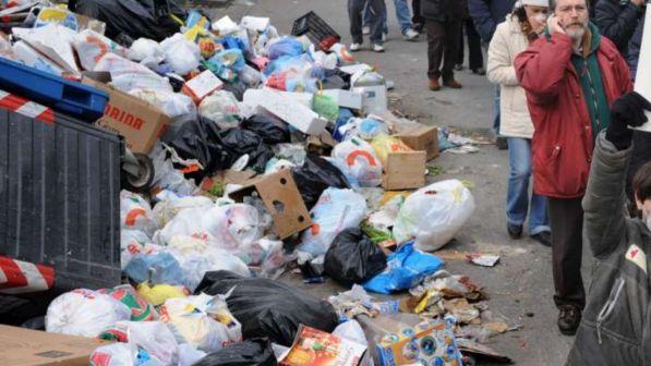 Napoli, sequestrati deposito e discarica abusiva: 4 denunciati