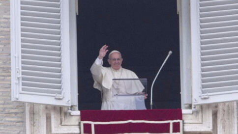 Emergenza migranti, Papa: "Serve una risposta corale, si punti ai negoziati"