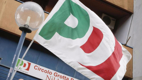 D'Alema evoca la scissione, ma la minoranza: "Sfida è dentro il Pd"