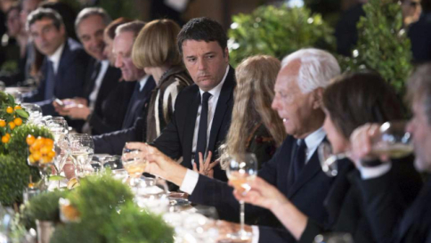 Milano, Renzi a pranzo con i big della moda per la fashion week: "L'Italia è tornata"