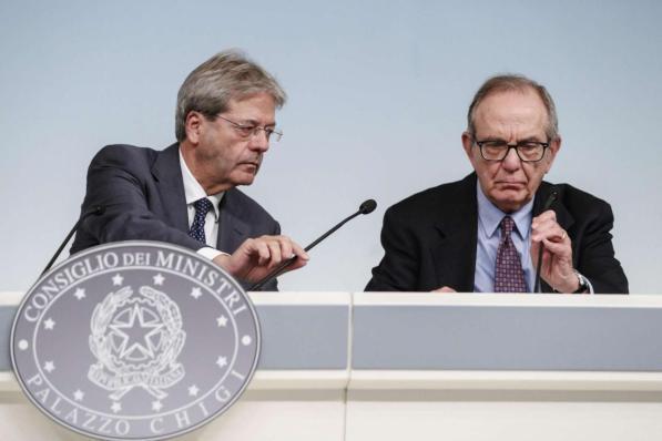 Manovra, nella bozza spunta l'ipotesi di una "mini-patrimoniale" sulle polizze vita ma poi arriva il dietrofront
