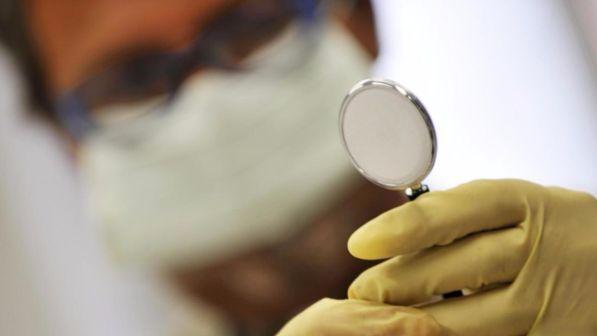 Cecità da smartphone e sindrome di Raperonzolo, gli 8 casi medici più strani