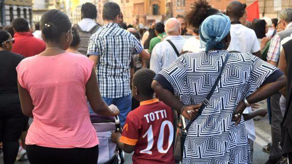 Migranti sgomberati: dopo corteo rimane presidio fino a lunedì