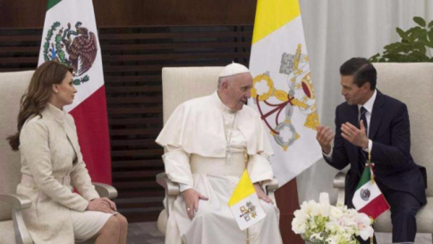 Messico, Papa accolto dalla folla in festa: "Privilegi per pochi portano a corruzione"