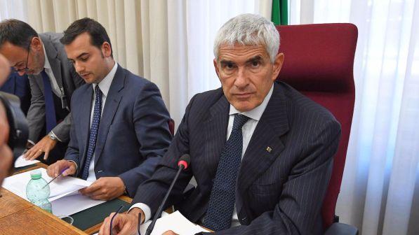 Banche, Casini vede Renzi: si impone confronto Bankitalia-Consob | Ira M5s