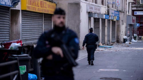 Attacchi Parigi, Le Monde: "Gli 007 sapevano ma avevano le mani legate"