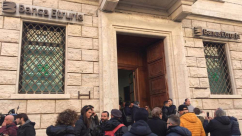 Crac banche, precedenza ad anziani Nel ddl ricorso gratuito e tempi snelli
