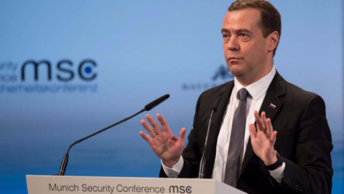 Medvedev: "Deteriorati rapporti Ue-Russia, siamo in nuova Guerra Fredda"