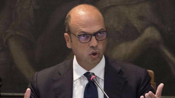 Caso Battisti, Alfano: "Valutiamo se costituirci in giudizio"