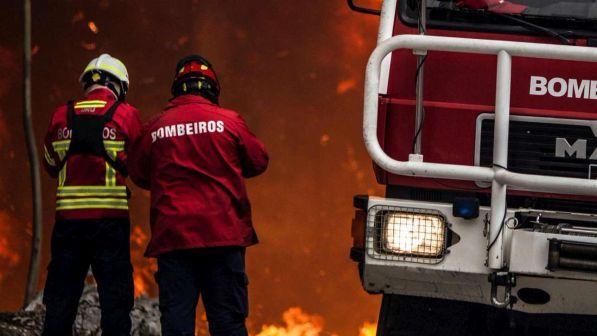 Portogallo, incendio in un edificio: almeno 8 morti e 50 feriti