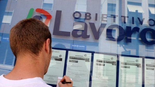 Istat, i dati sull'occupazione migliorano ma solo al Nord: al Sud il tasso è quasi il triplo