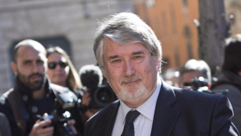 Poletti annuncia il piano anti-povertà "Subito 320 euro al mese per loro"
