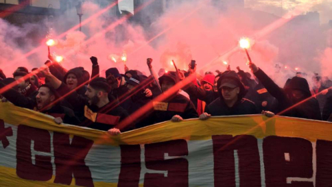 Roma, alta tensione prima della partita Tifosi turchi caricati dalle forze dell'ordine