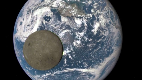 In un video l'altra faccia della Luna e la danza del satellite attorno alla Terra