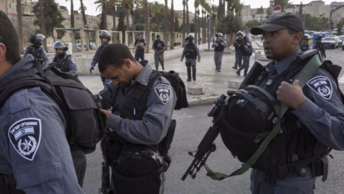 M.O., tre israeliani accoltellati