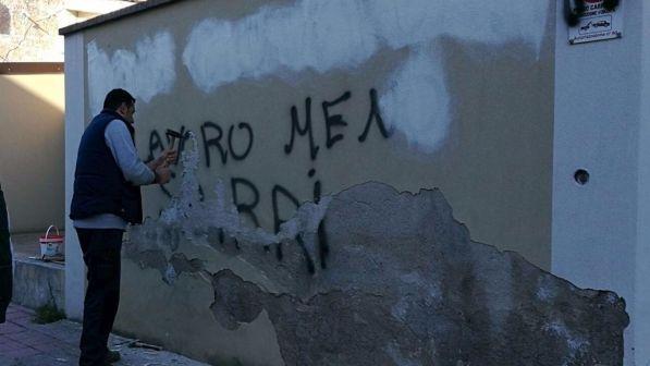 Mafia, scritta offensiva sul vescovado di Locri: "Don Ciotti sbirro"