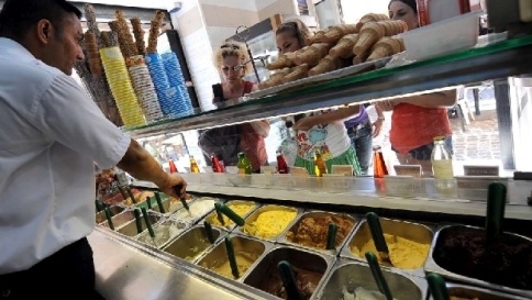 Fiordilatte, pomodoro e basilico: a Napoli nasce il gelato alla pizza