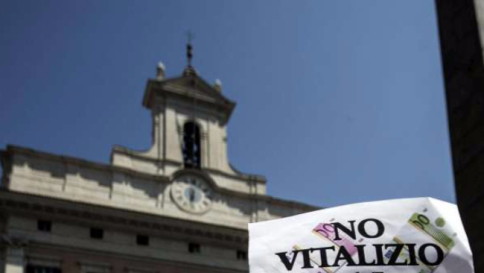 Vitalizi, ex deputati ed ex consiglieri regionali in rivolta contro tagli