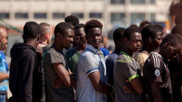 Migranti: in Ue potranno lavorare dopo 6 mesi dalla richiesta asilo