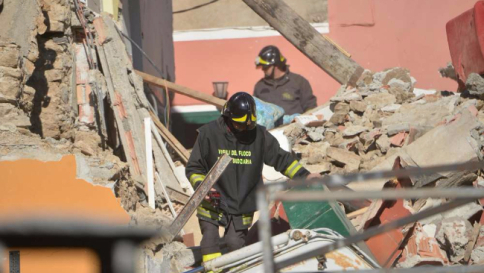 Crolla palazzina nel Savonese, scoppio per fuga di gas: 5 morti, grave una donna
